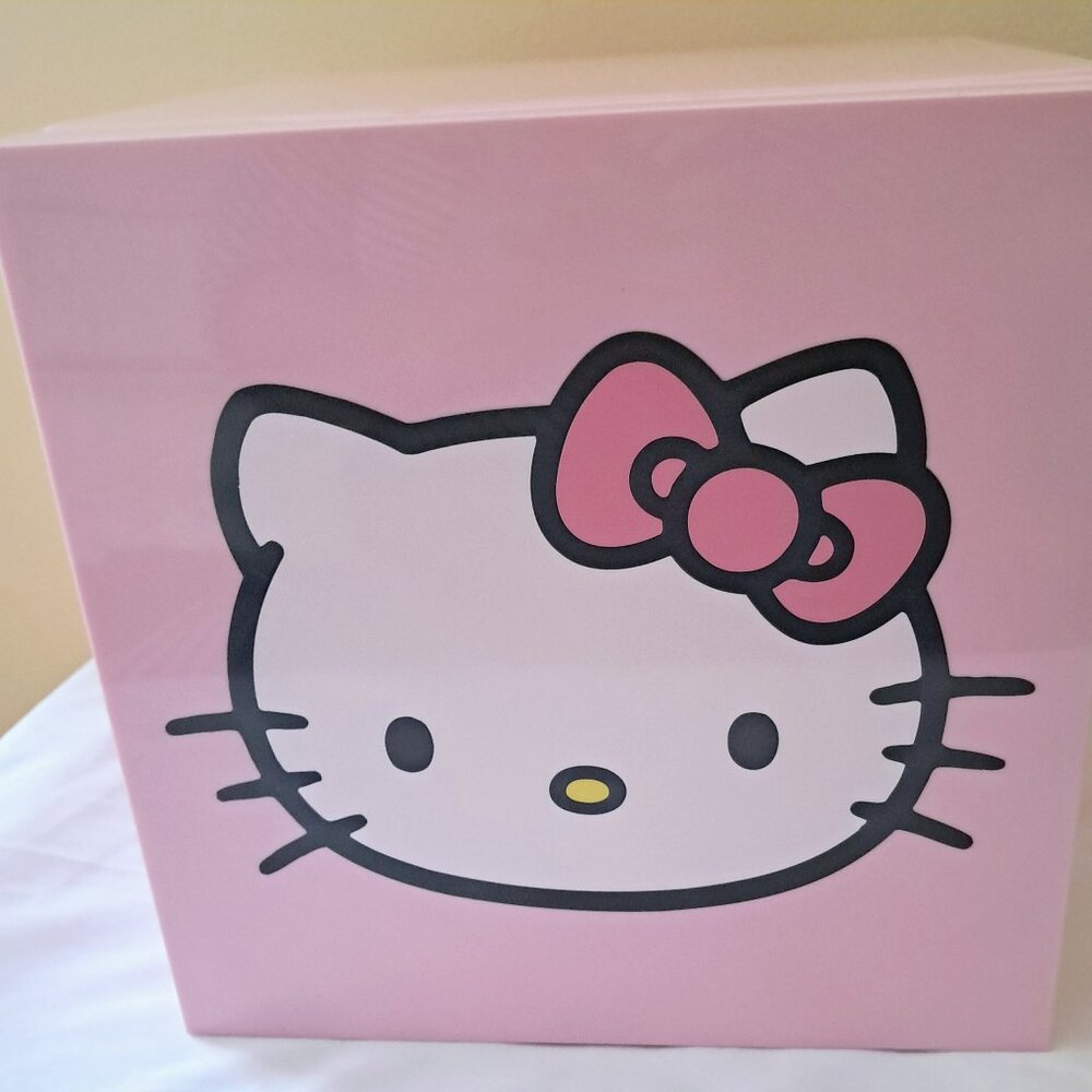 Hello Kitty  Mini Fridge Thermoelectric Cooler. BNWT in a Box
